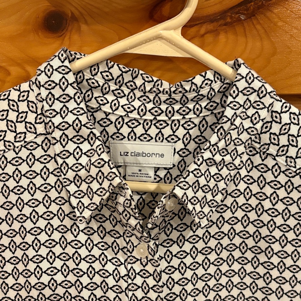 Liz Claiborne Monochrome Geometric Blouse